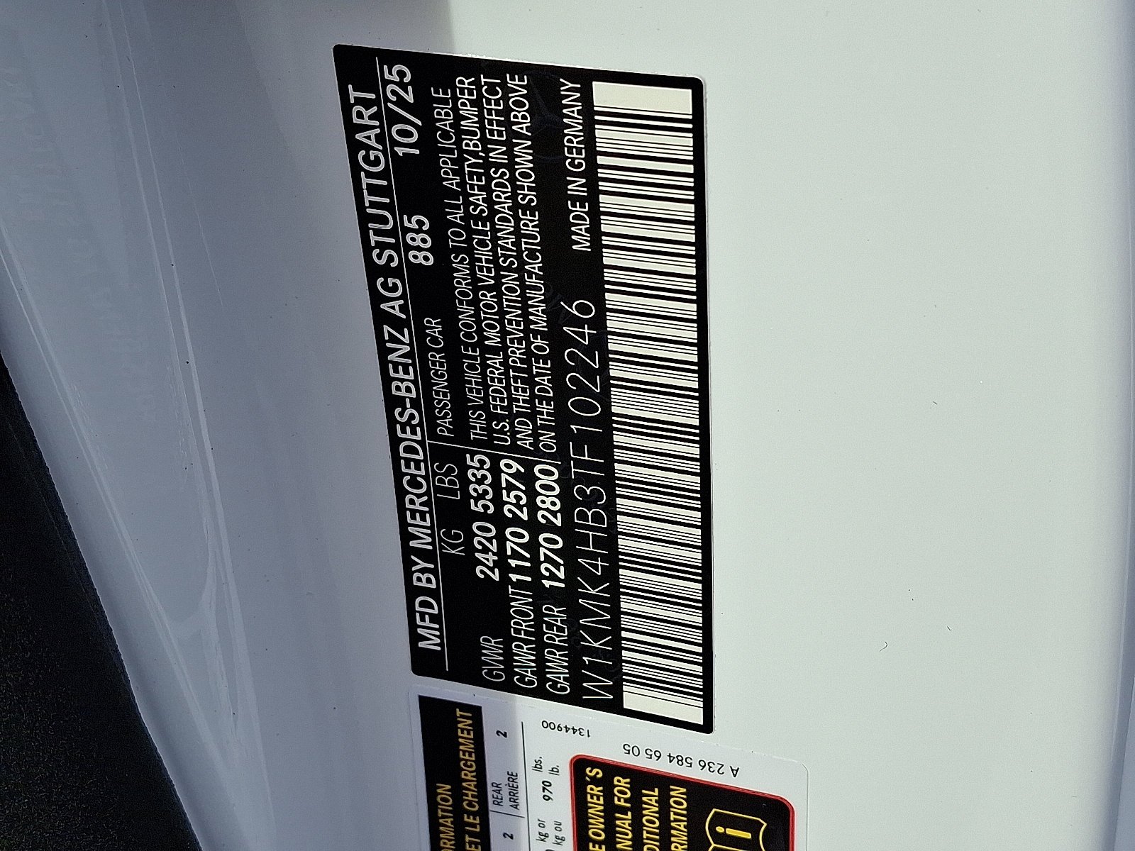 New 2026 MANUFAKTUR Moonlight White Metallic Mercedes-Benz CLE 300 image 39