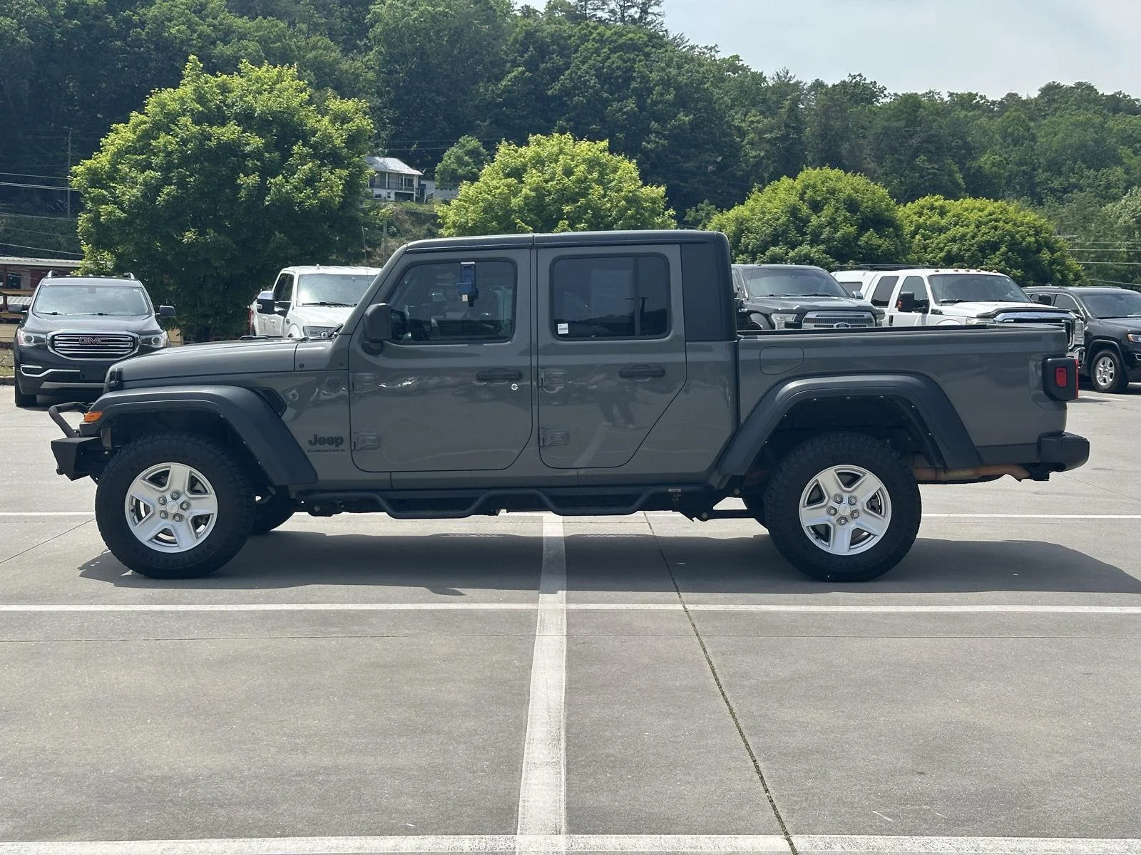 Used 2023 Sting Gray Clearcoat Jeep Sport image 4