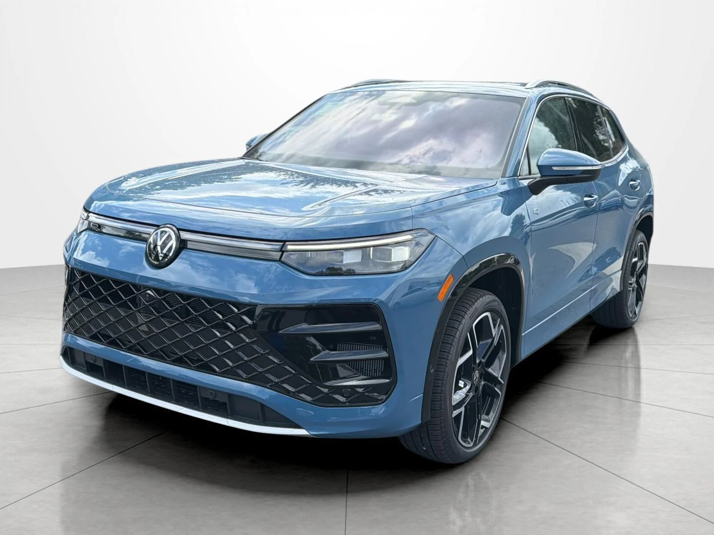 New 2026 monterey blue pearl Volkswagen SEL R-Line Turbo image 1