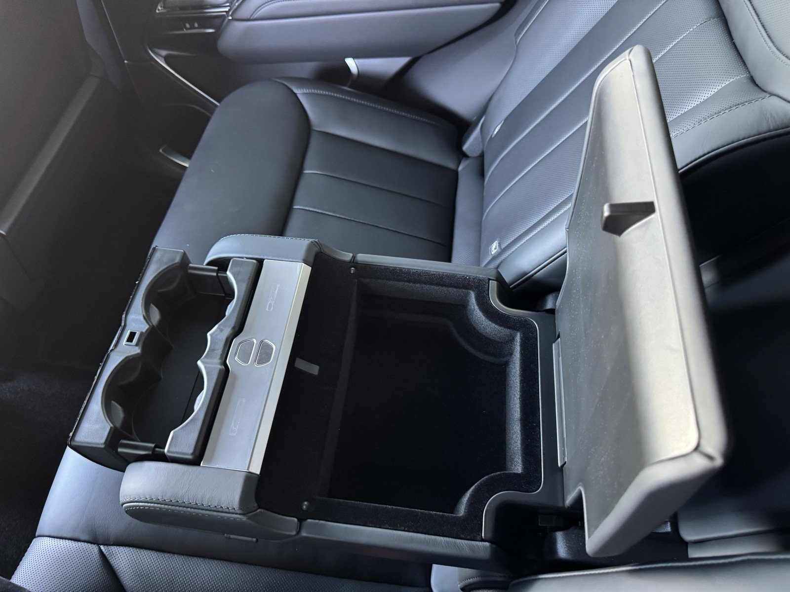 2026 Land Rover Range Rover SE - Photo 23