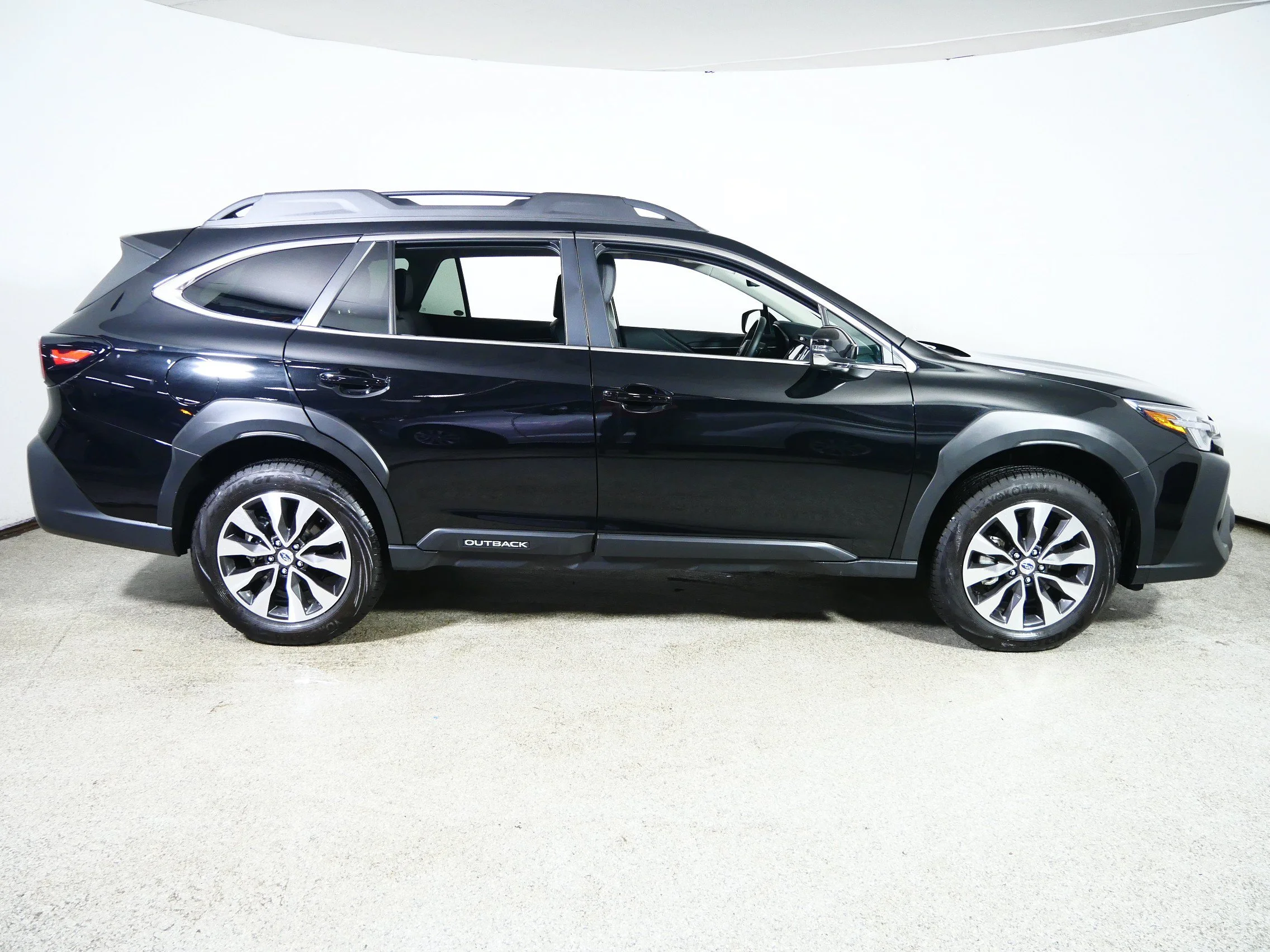 Used 2025 Crystal Black Silica Subaru Limited image 8