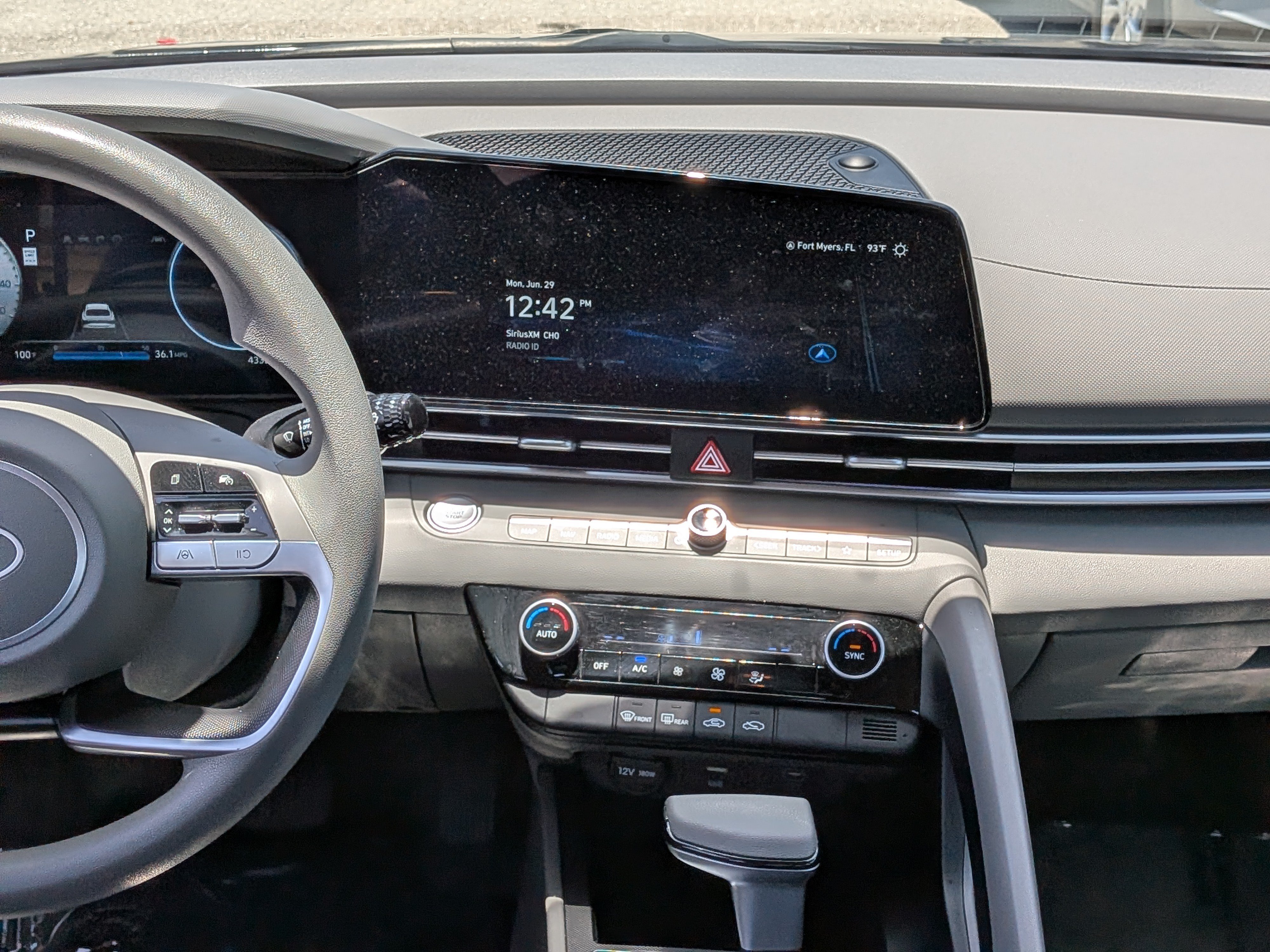 2024 Hyundai Elantra SEL - Photo 18
