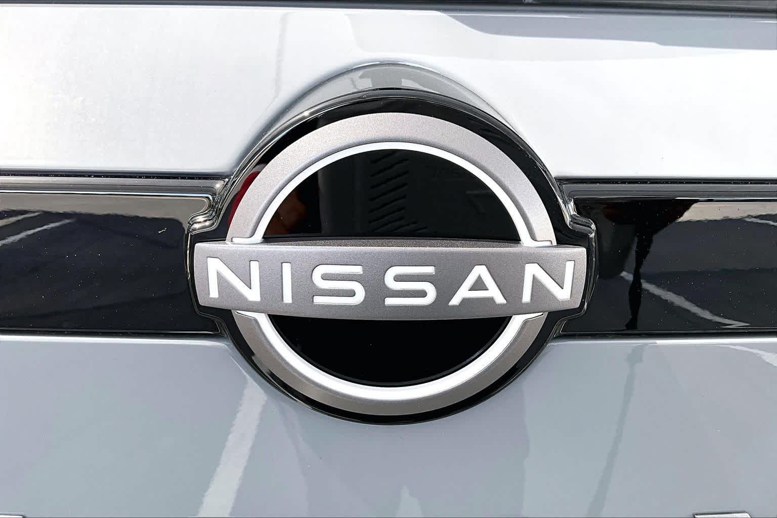 New 2026 Boulder Gray Pearl Nissan Platinum image 15