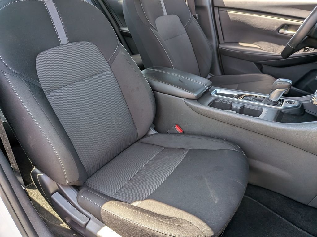 Used 2025 White Nissan SV image 33