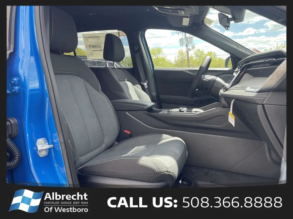 New 2026 Hydro Blue Pearl-Coat Exterior Paint Jeep Laredo image 16