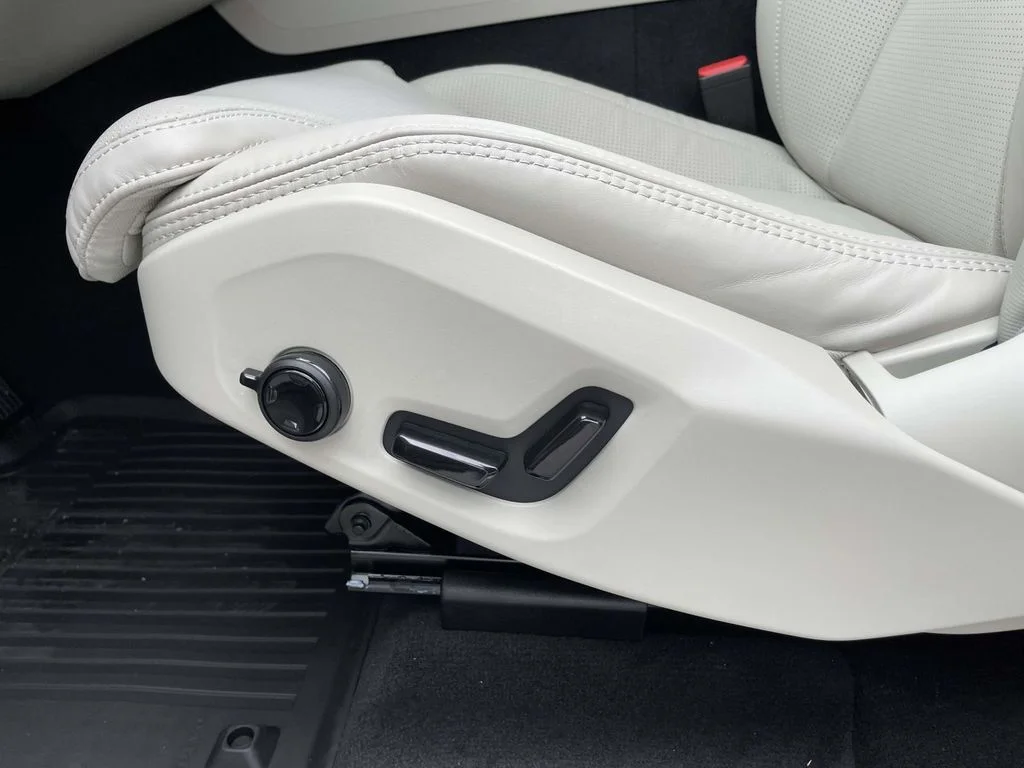 New 2026 Aurora Silver Volvo Ultra image 8