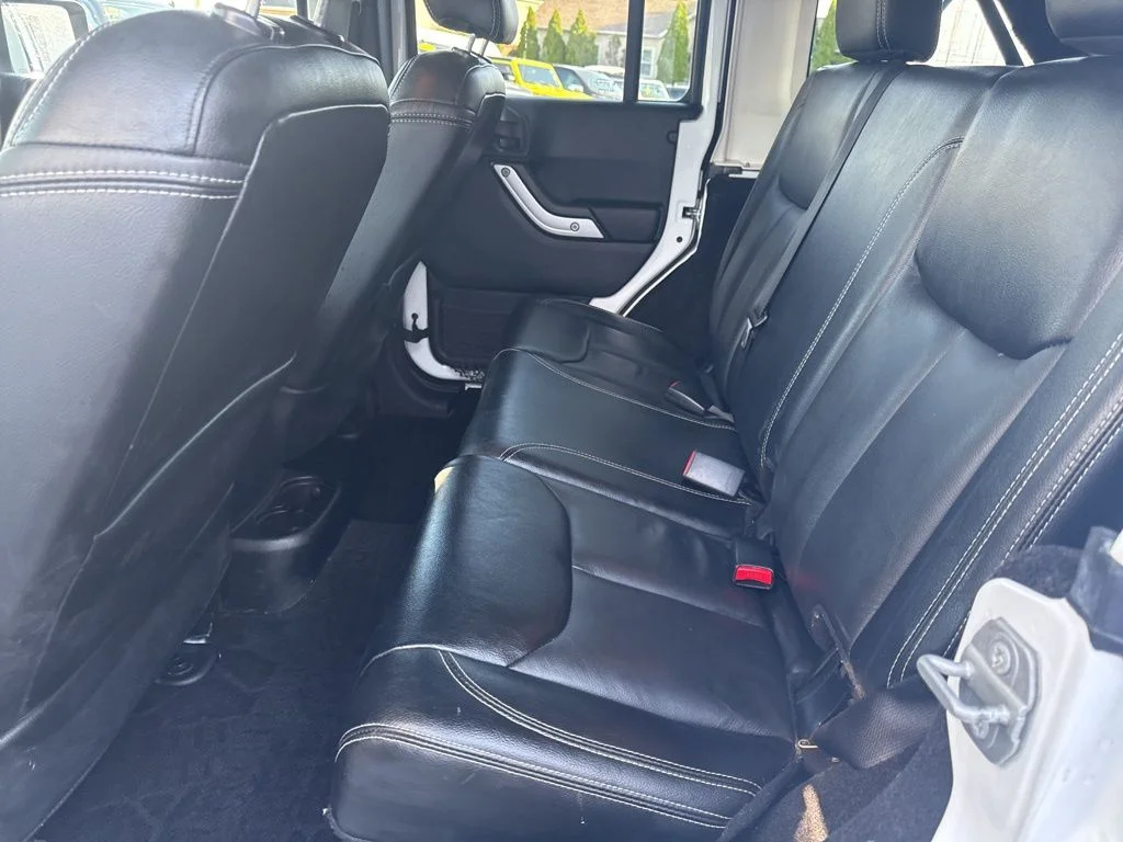 Used 2016 White Jeep Unlimited Rubicon image 6