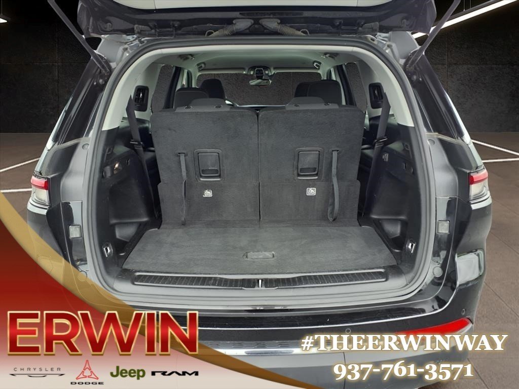 Used 2023 Black Jeep Laredo image 12