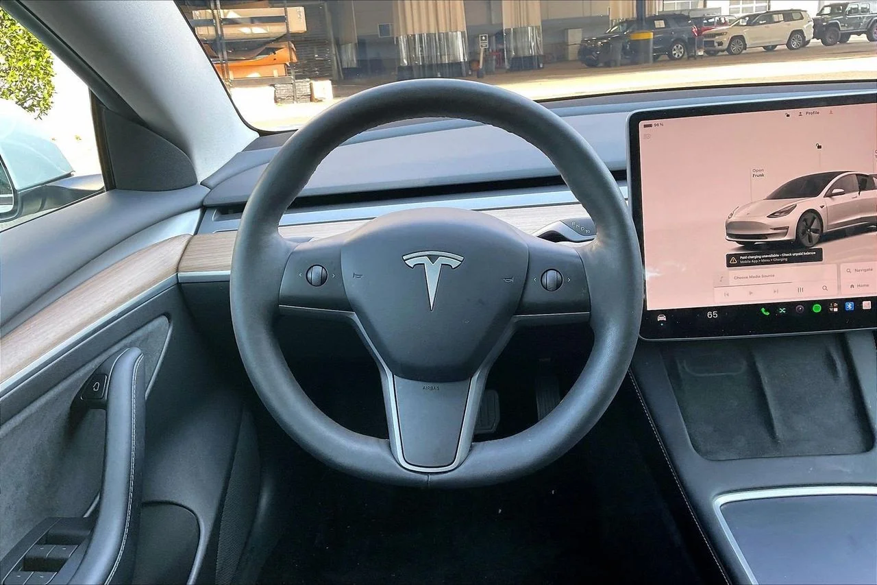 Used 2023  Tesla Base image 10