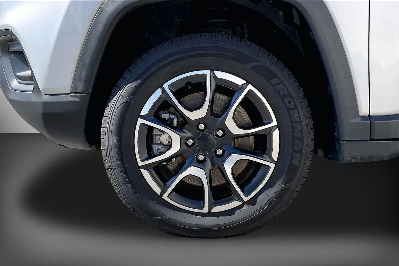 Certified Used 2024 Silver Jeep Trailhawk image 32