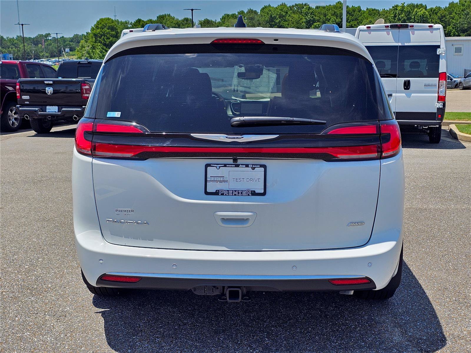New 2026 Bright White Clearcoat Chrysler Pinnacle image 11