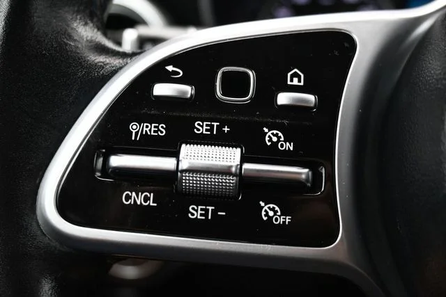 Used 2022 White Mercedes-Benz GLC 300 image 18