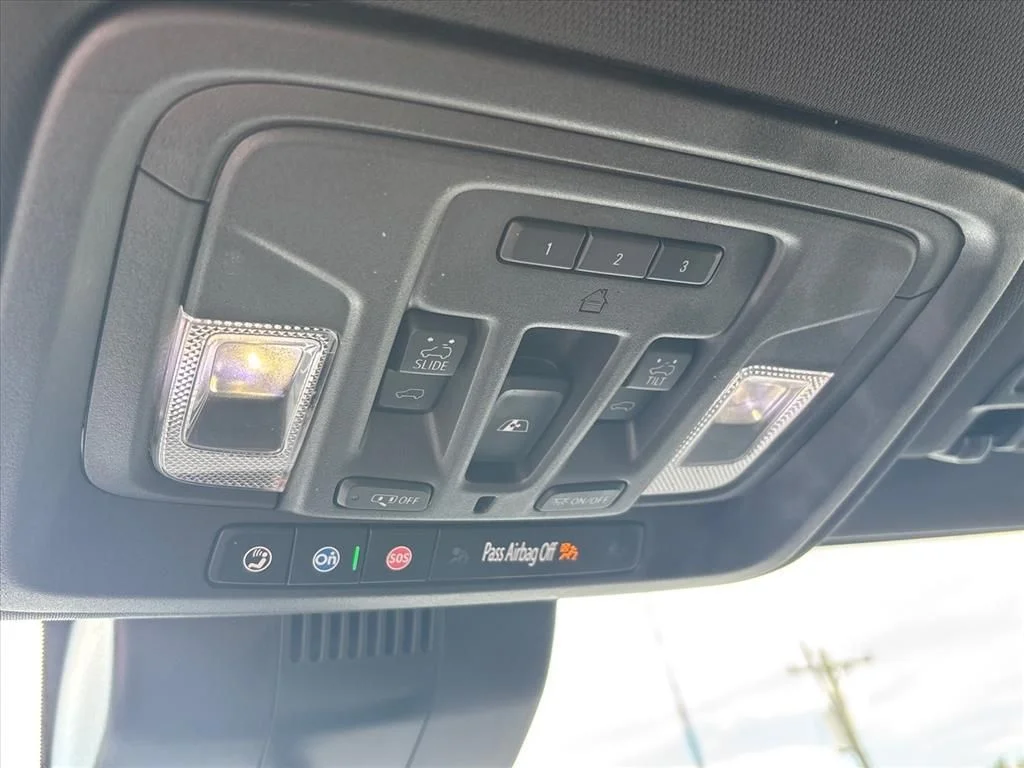 Used 2024 White GMC AT4 image 38