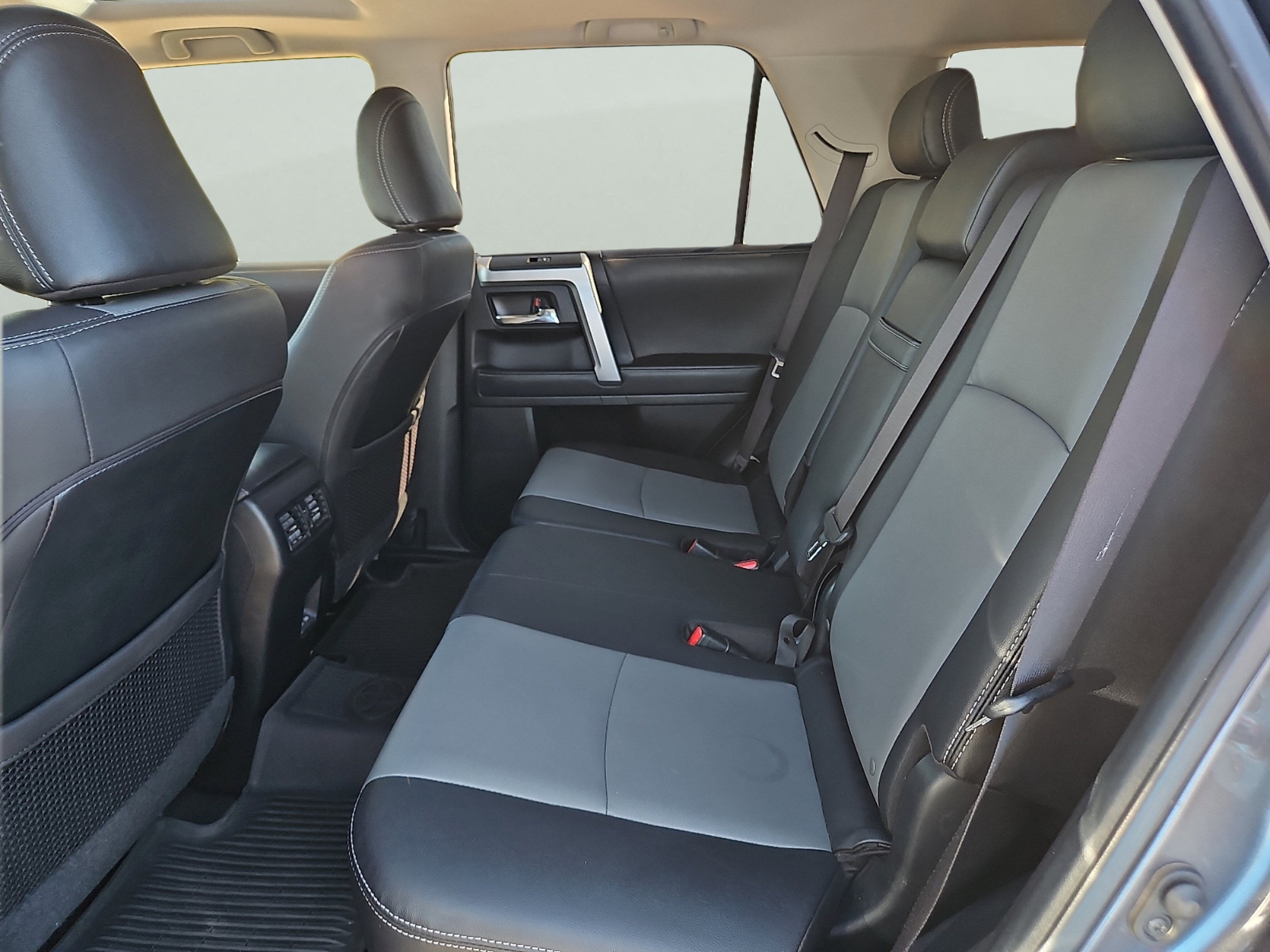Used 2023 Magnetic Gray Metallic Toyota SR5 Premium image 8