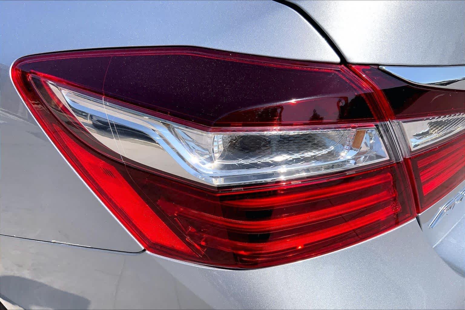 Used 2016 Lunar Silver Metallic Honda EX image 28