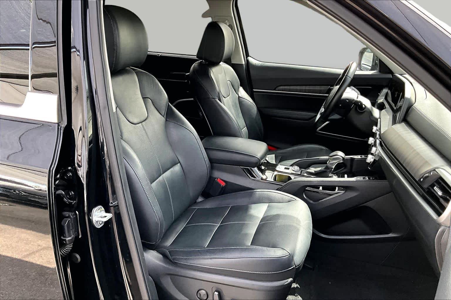 Used 2023 Ebony Black Kia EX image 9
