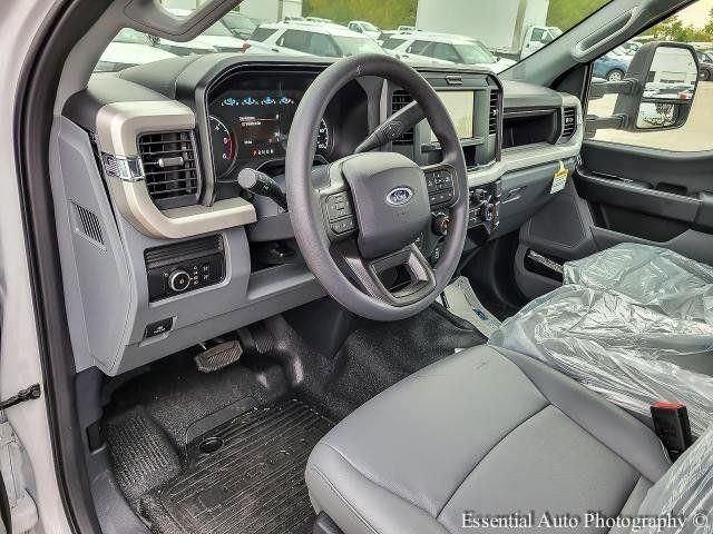 New 2025 Oxford White Ford F-450® XL image 36