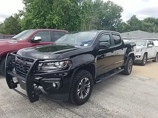 Used 2022 Black Chevrolet Z71 image 15