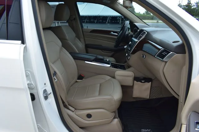 Used 2012 White Mercedes-Benz ML 350 image 22