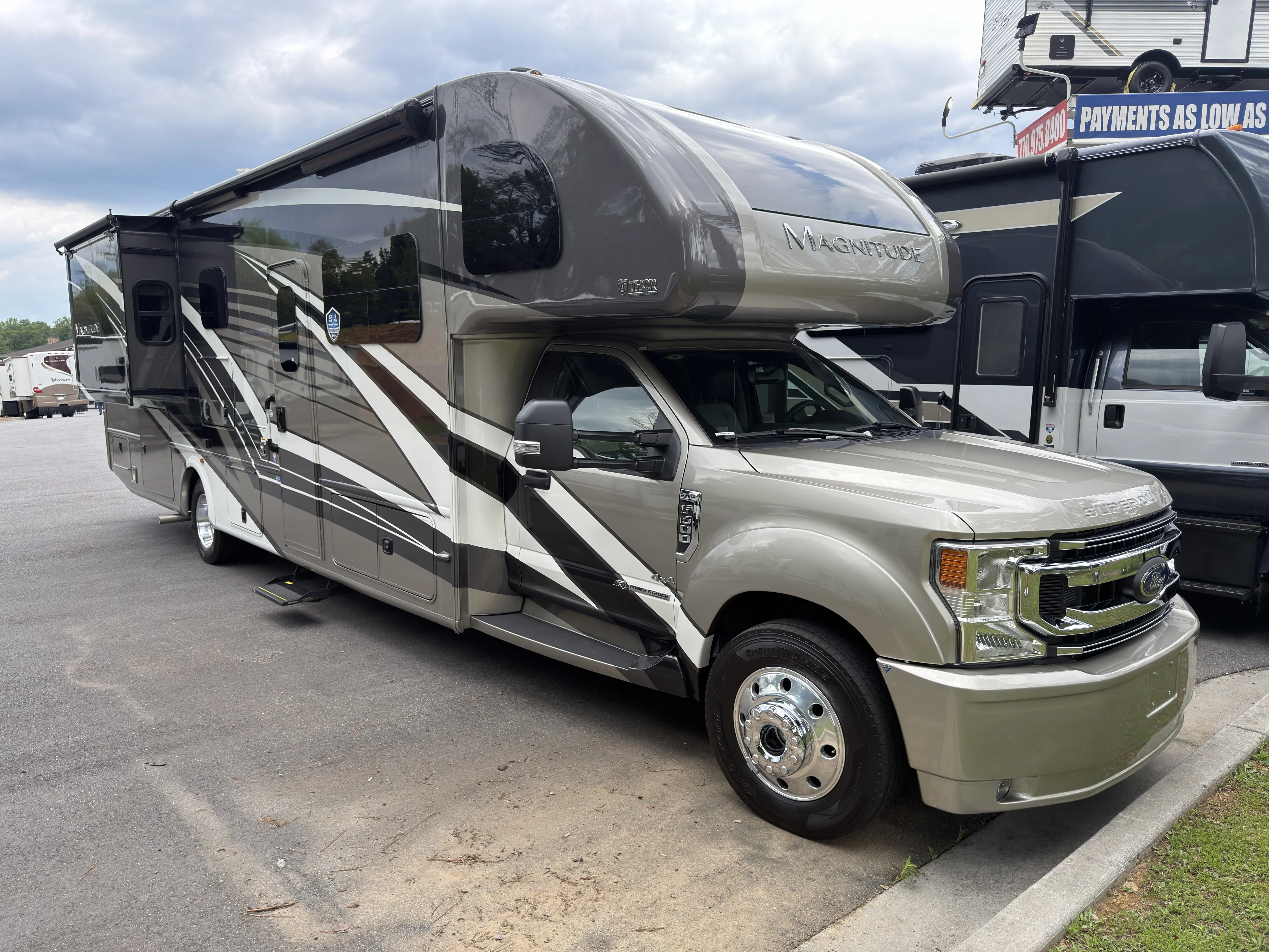 2022 Ford F-600's photo
