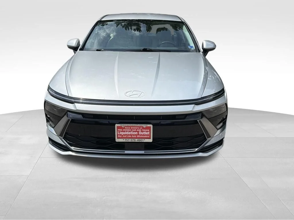 Used 2025 Silver Hyundai SEL image 2