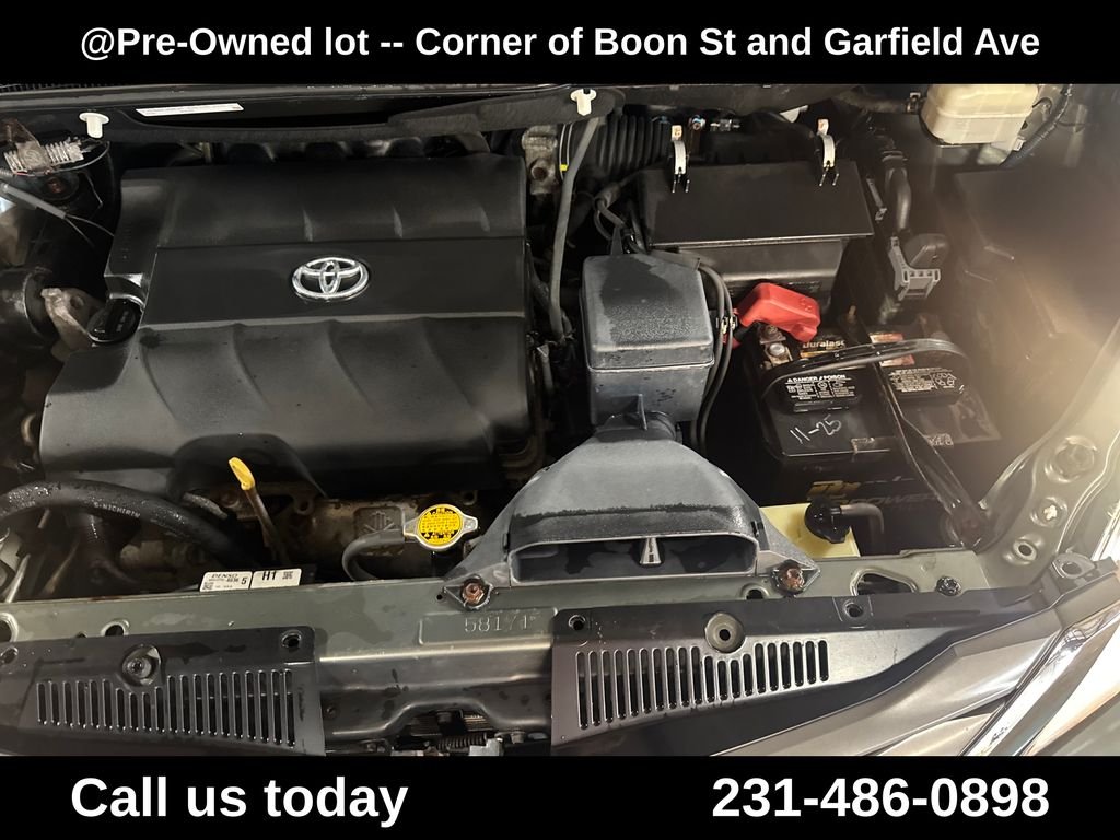 Used 2013 Green Toyota XLE image 10