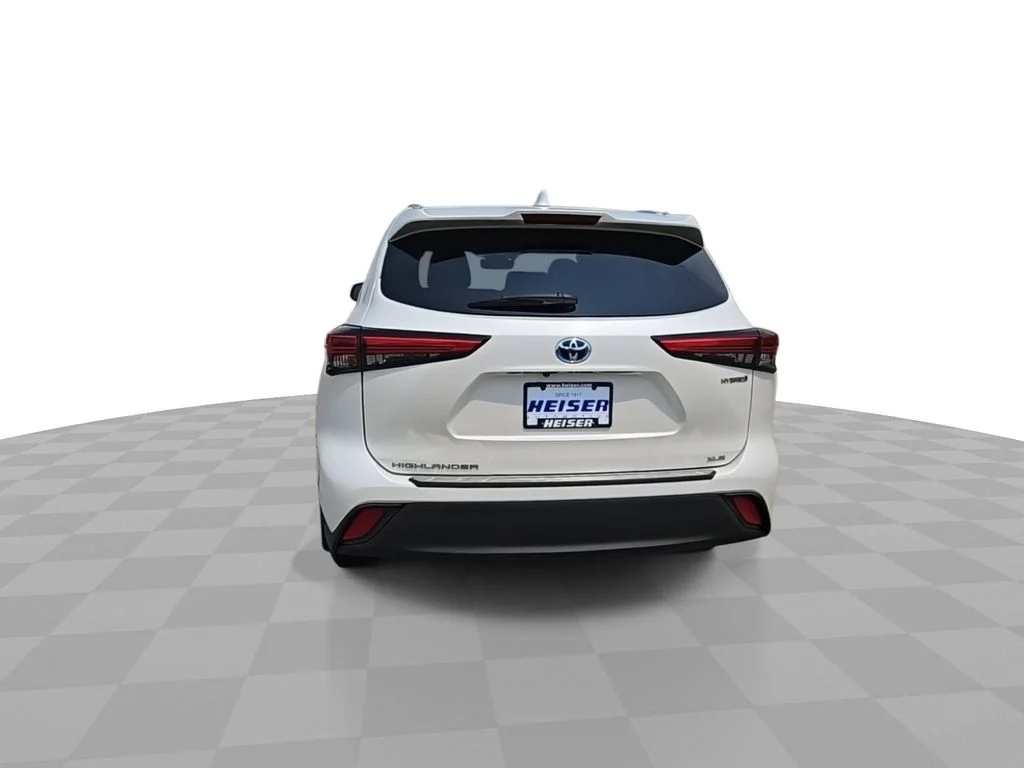 Used 2021  Toyota XLE image 7