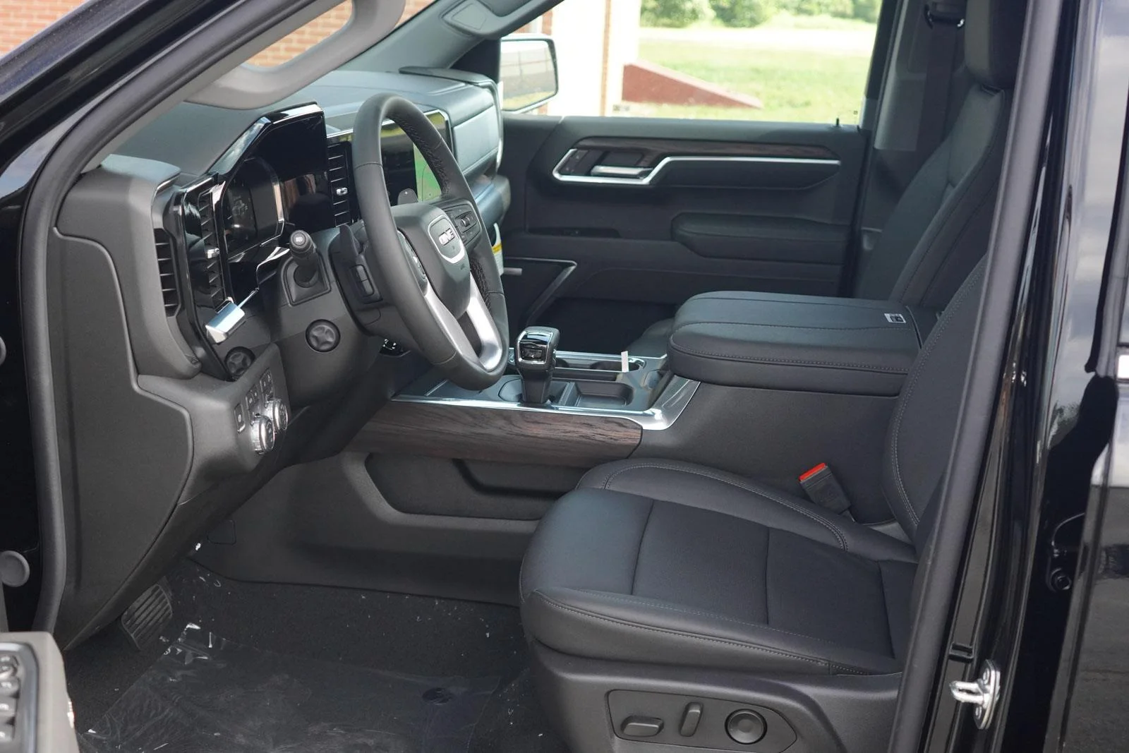 2026 GMC Sierra 1500 SLT - Photo 20