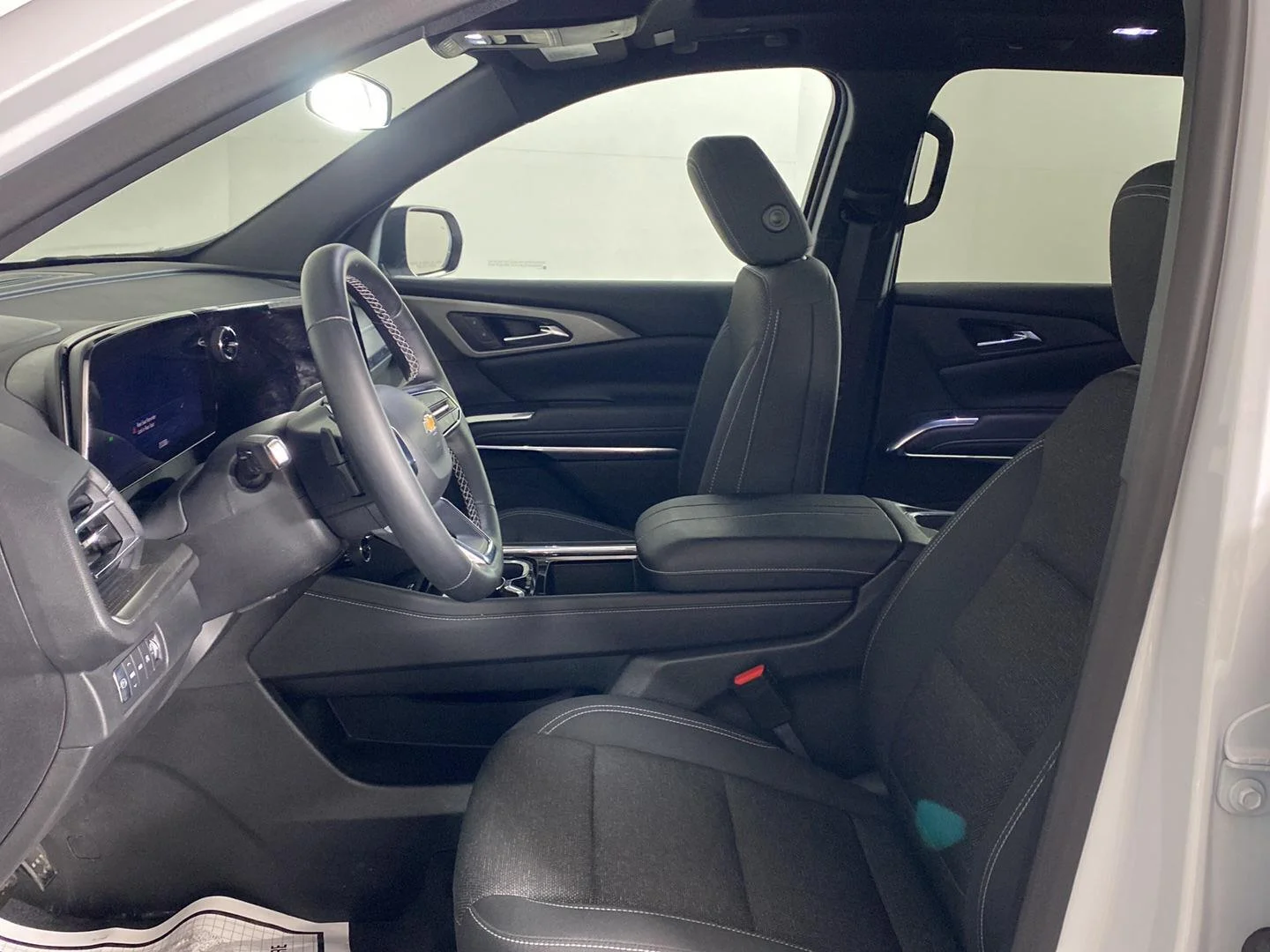 Used 2025 Summit White Chevrolet LT image 25