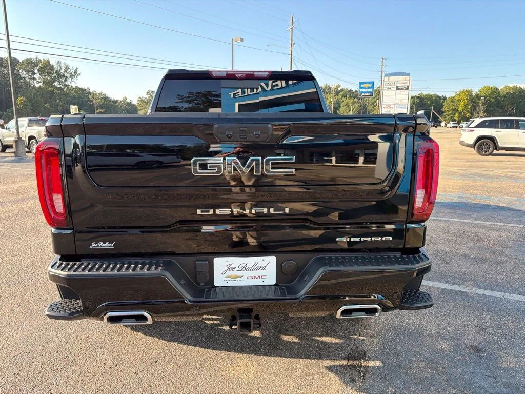 Used 2025 Onyx Black GMC Denali Ultimate image 4