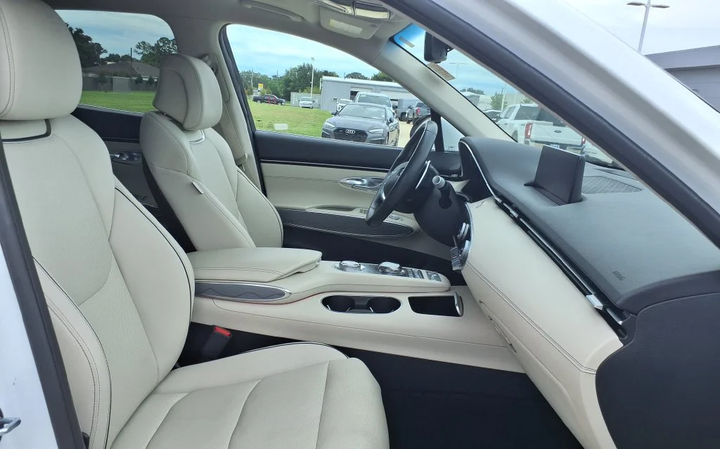 Used 2024 White Genesis 2.5T image 18