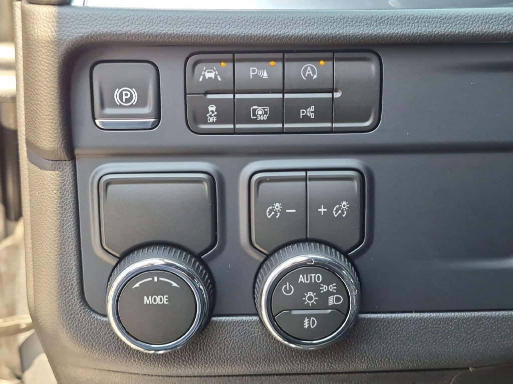 2026 Chevrolet Suburban LT - Photo 19