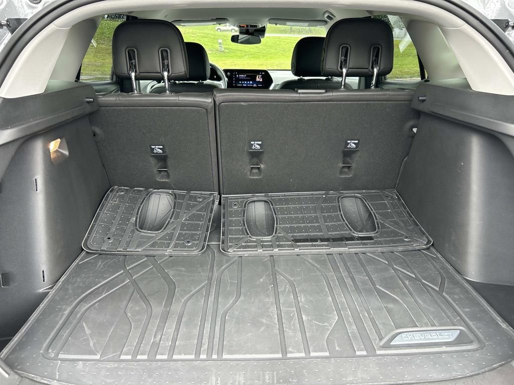 Used 2025 Sterling Gray Metallic Chevrolet LT image 19