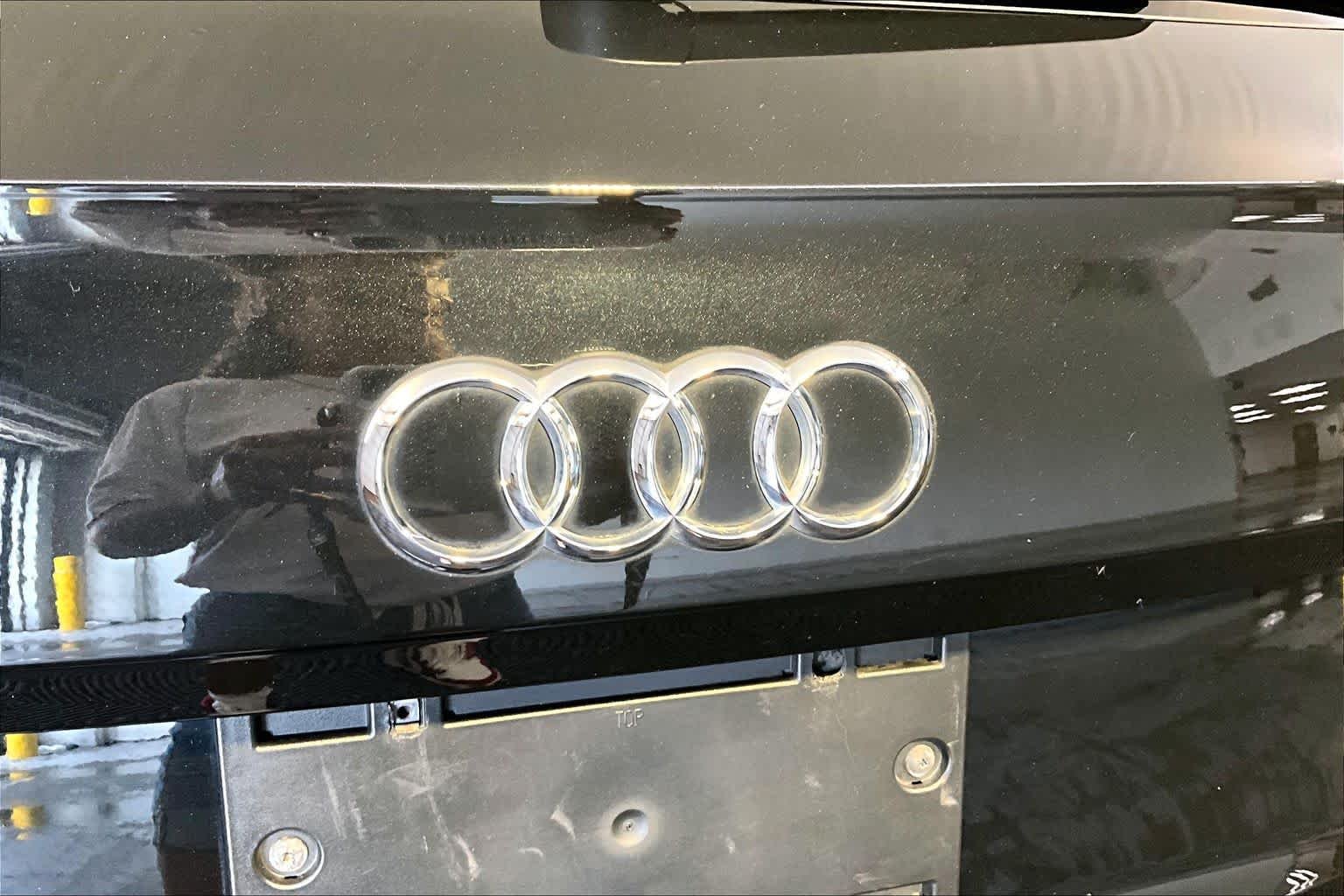 Used 2020 Mythos Black Metallic Audi Premium Plus image 33