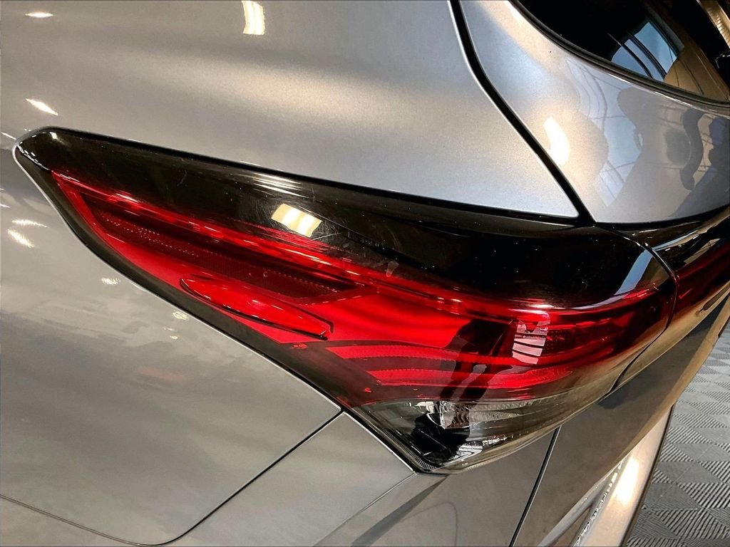 Used 2020  Toyota XLE image 35