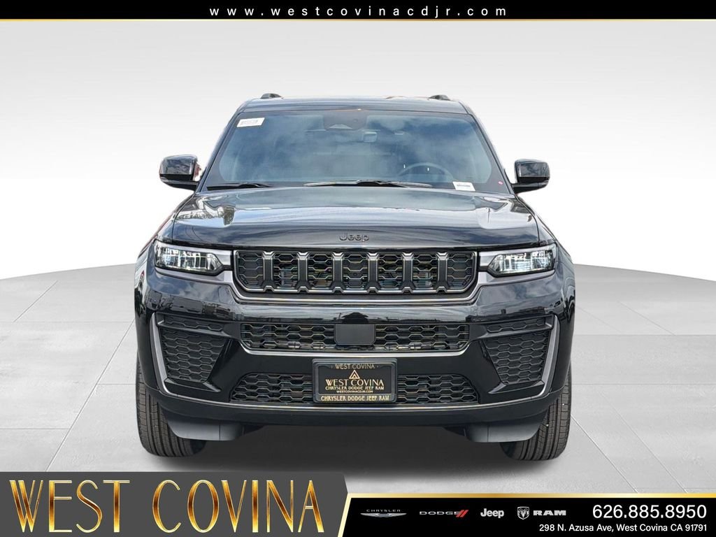 New 2026 Diamond Black Crystal Pearl-Coat Exterior Paint Jeep Altitude image 8