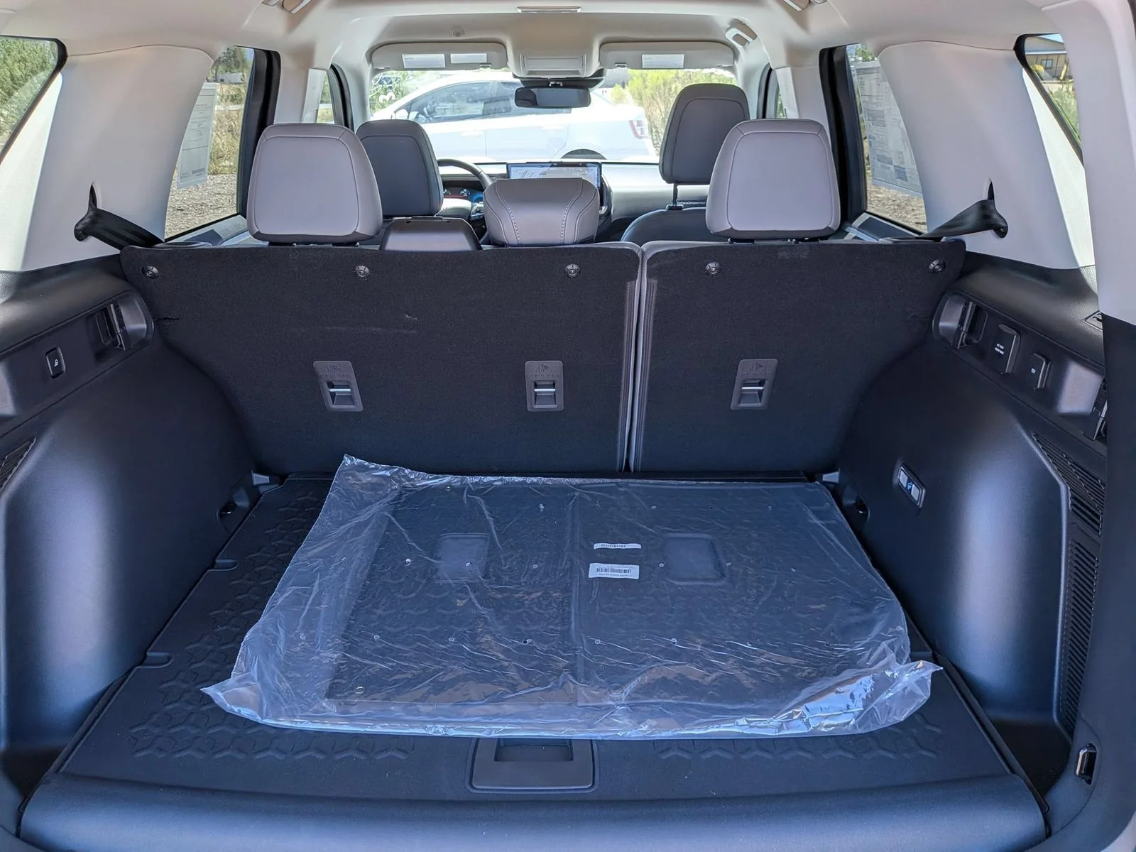 New 2026 Oxford White Ford Badlands® image 6
