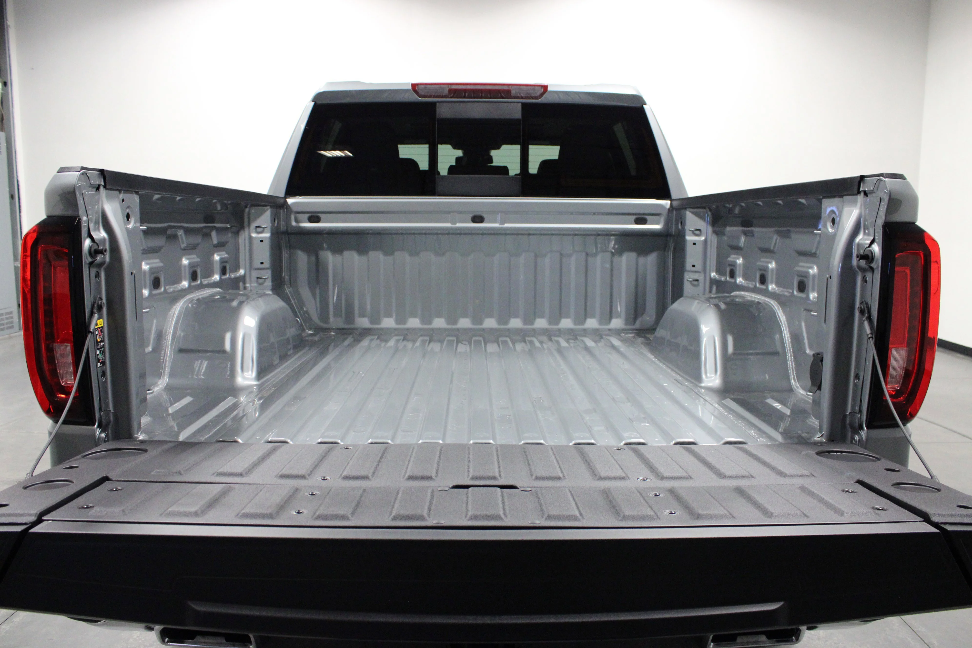 2026 GMC Sierra 1500 SLT - Photo 13
