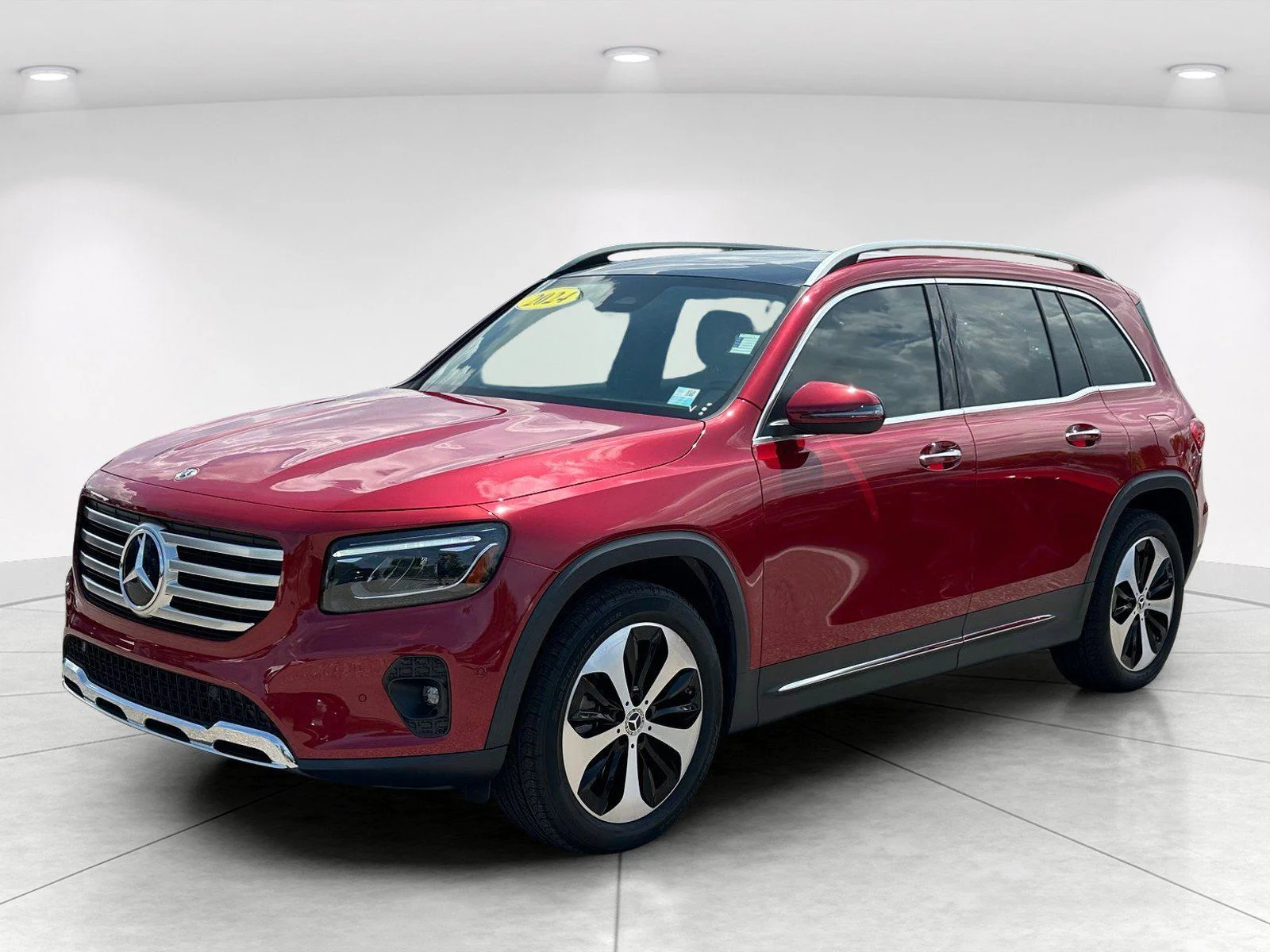 Used 2024  Mercedes-Benz GLB 250 image 3