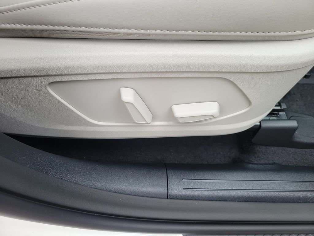 New 2026 Snow White Pearl Kia EX image 9