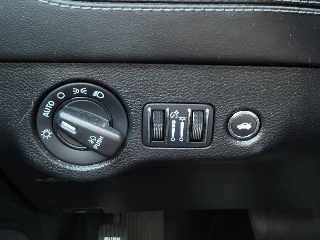 Used 2023 Orange Dodge SXT image 25