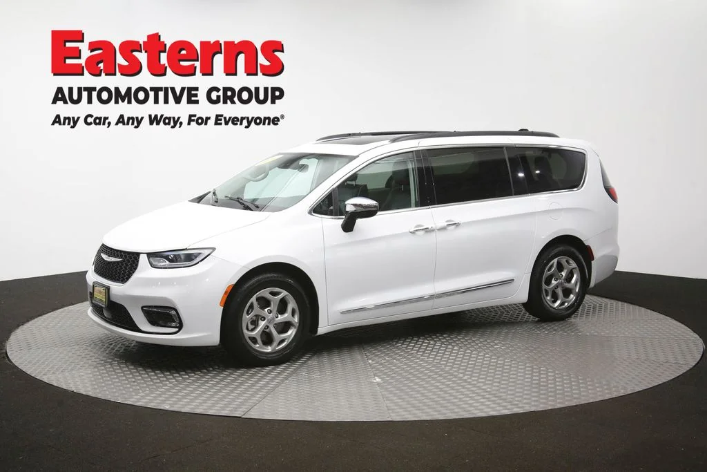 Used 2023 White Chrysler Limited image 60