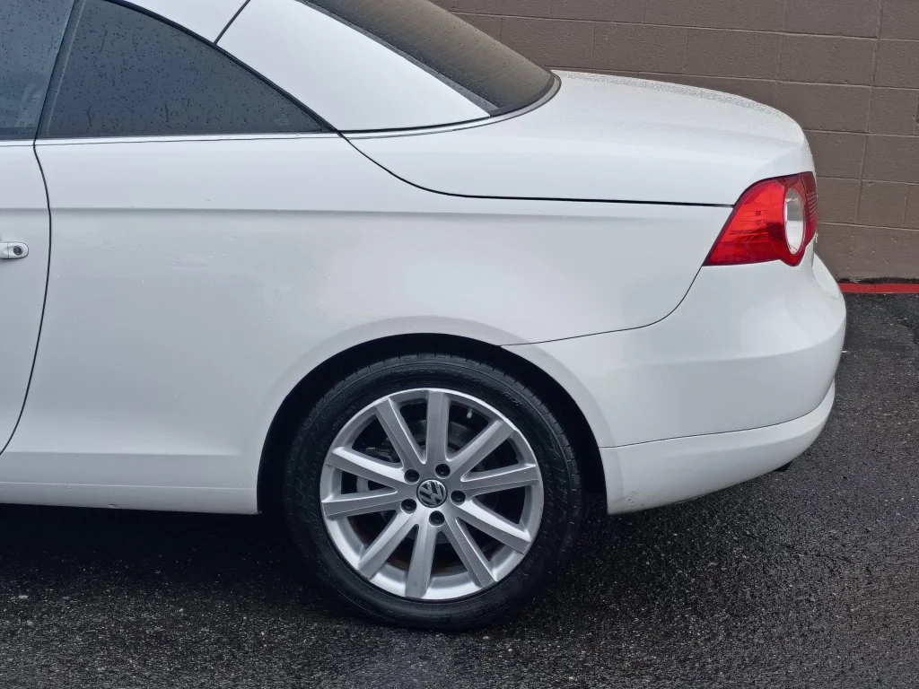 Used 2009 Candy White Volkswagen Komfort Edition image 8