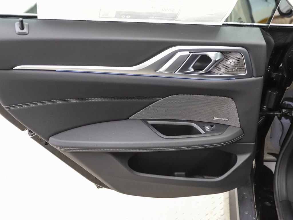 2025 BMW i4 40 - Photo 18