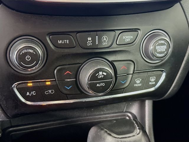 Used 2022 Gray Jeep Trailhawk image 14