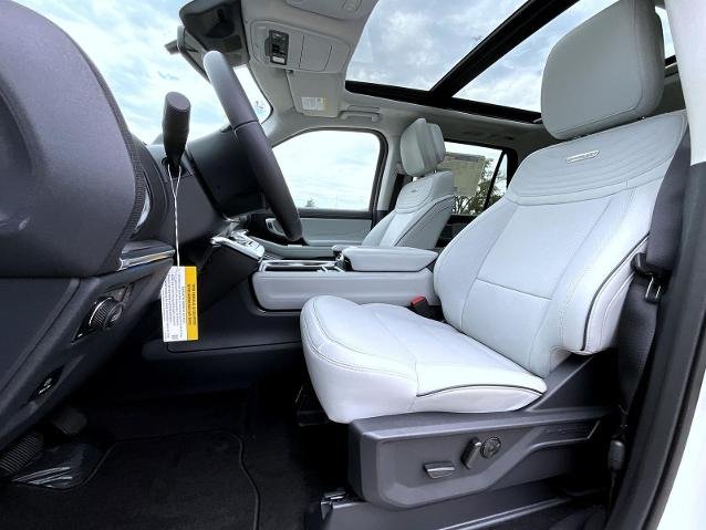 New 2027 Star White Metallic Tri-Coat Ford Platinum image 44