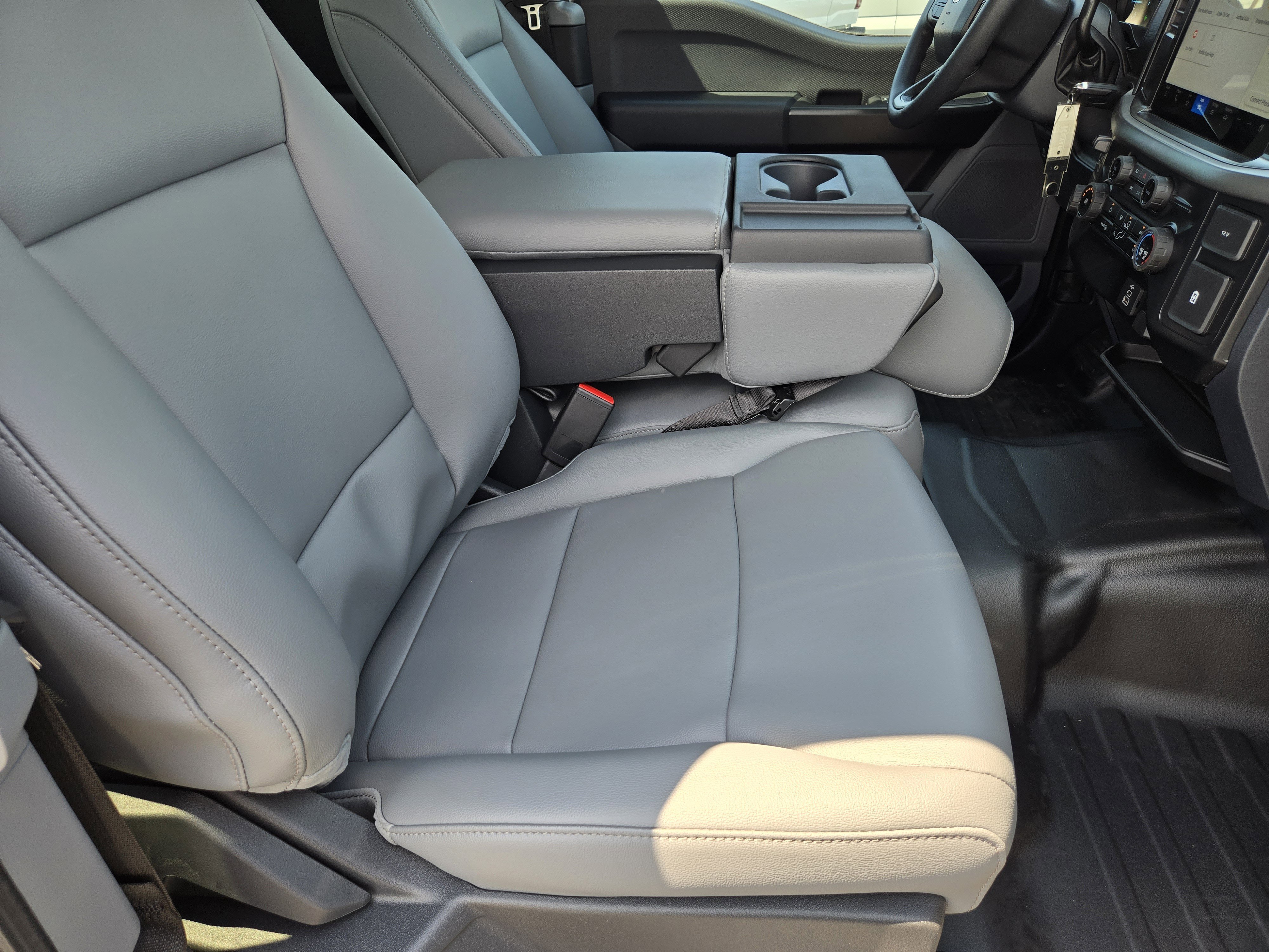 New 2026 Oxford White Ford XL image 9