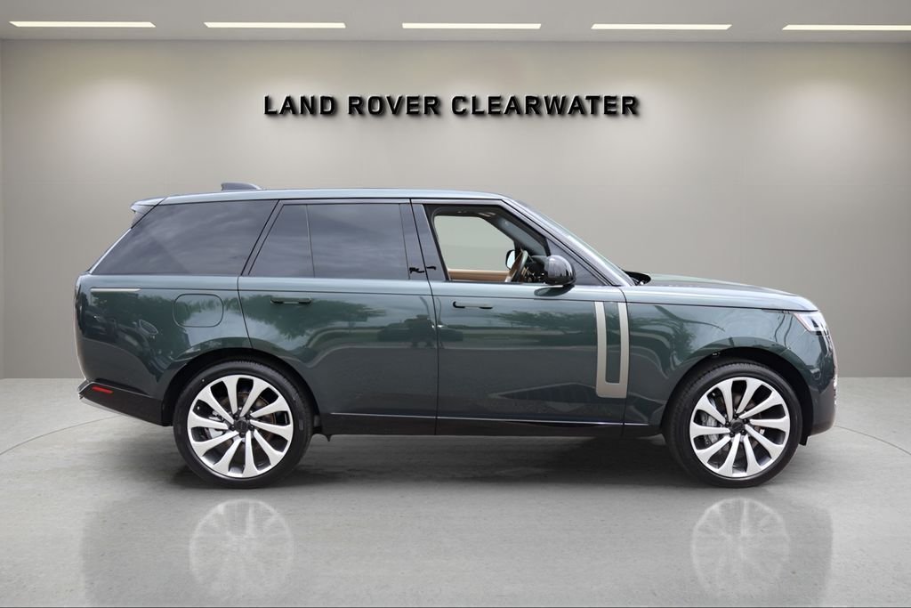 New 2026 Belgravia Green LAND ROVER SE image 6