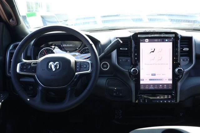 New 2026 Diamond Black Crystal Pearl-Coat Exterior Paint RAM Tradesman image 20