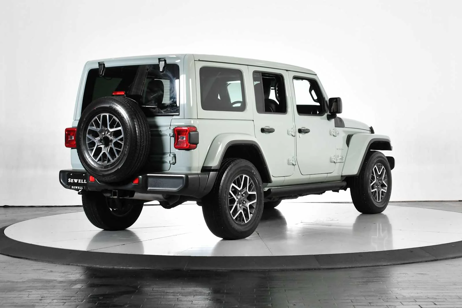 Used 2024 Earl Clearcoat Jeep Sahara image 6